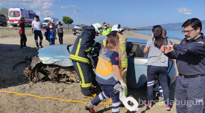Bursa'da evde sağlık hizmeti aracı ile otomobil çarpıştı: 1 ölü, 3 yaralı