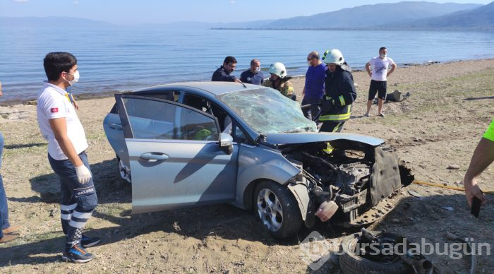Bursa'da evde sağlık hizmeti aracı ile otomobil çarpıştı: 1 ölü, 3 yaralı