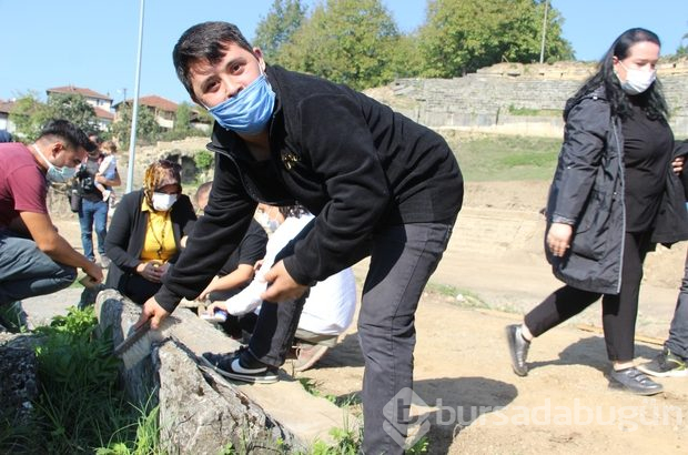Özel öğrenciler antik tiyatrodaki kazı çalışmalarına katıldı
