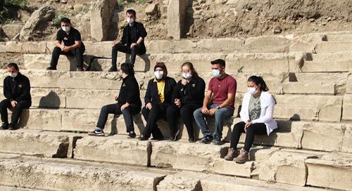 Özel öğrenciler antik tiyatrodaki kazı çalışmalarına katıldı

