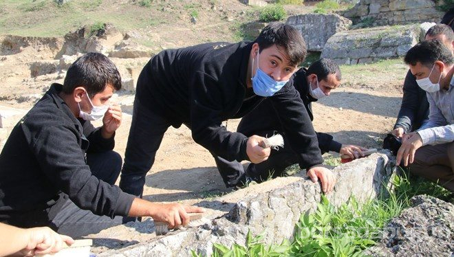 Özel öğrenciler antik tiyatrodaki kazı çalışmalarına katıldı
