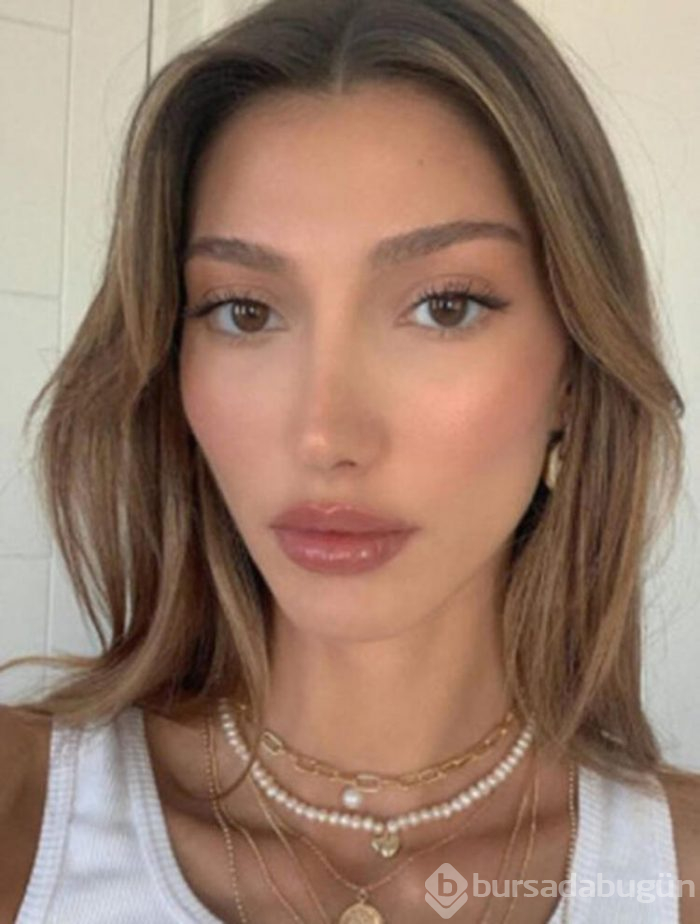 Şevval Şahin derin yırtmaçlı elbisesiyle olay oldu! 'Photoshop mu?'