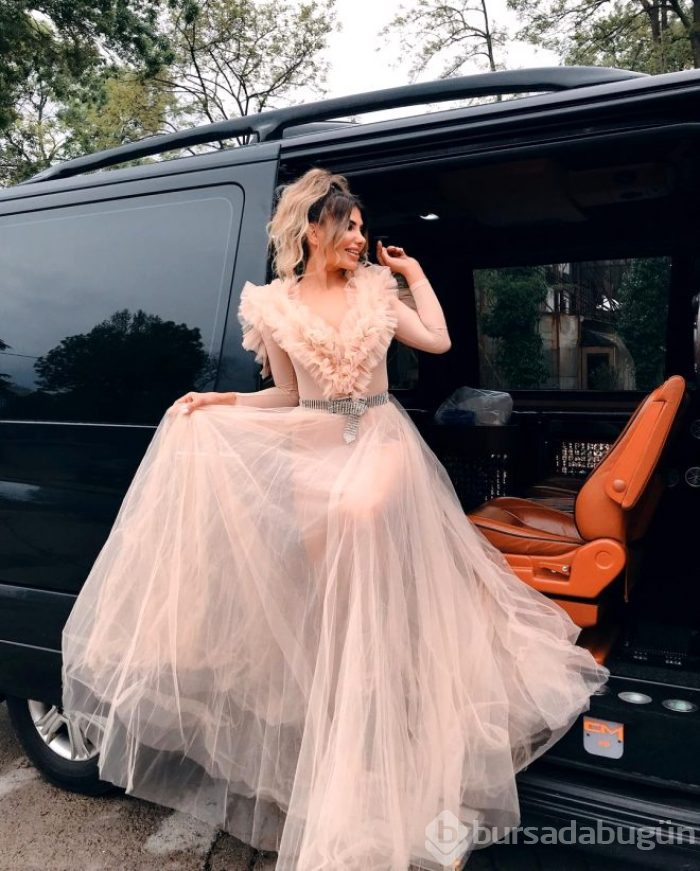 Şarkıcı Hatice takipçilerini kızdırdı!