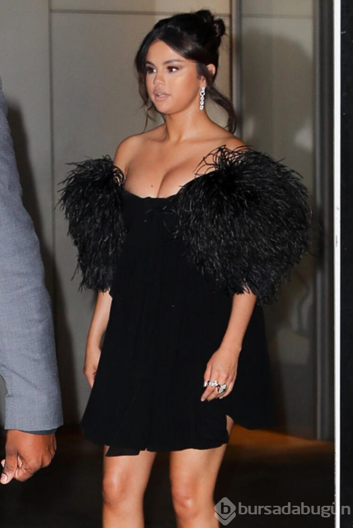Selena Gomez geri döndü