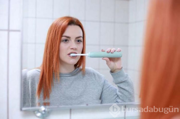 Dişleri fırçalamak koronavirüsten koruyor mu?