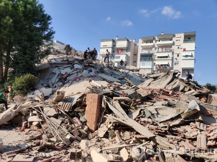 İzmir'deki 6.6'lık depremden kareler