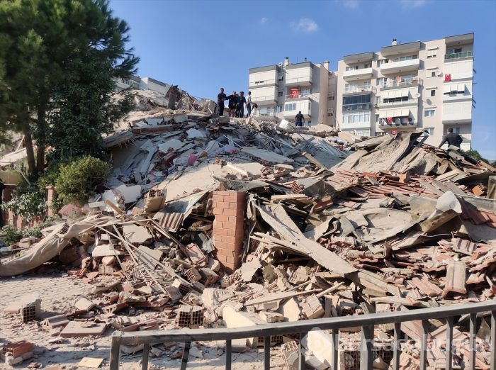 İzmir'deki 6.6'lık depremden kareler