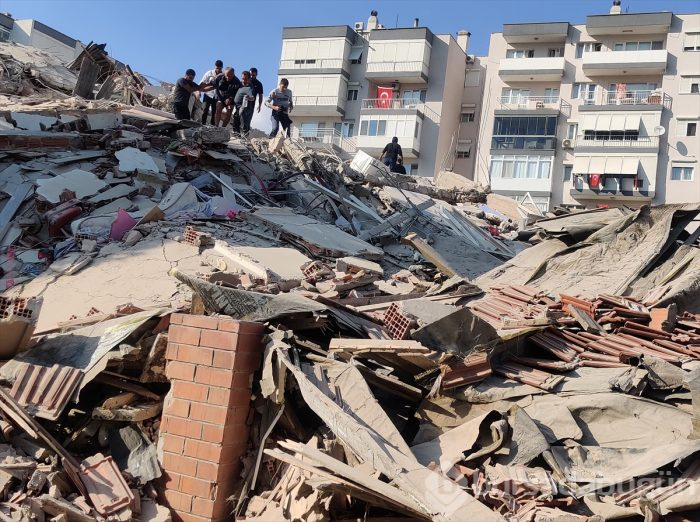 İzmir'deki 6.6'lık depremden kareler