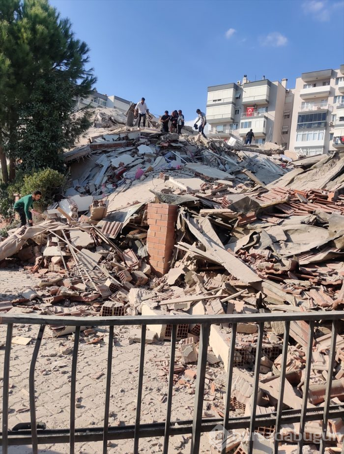 İzmir'deki 6.6'lık depremden kareler