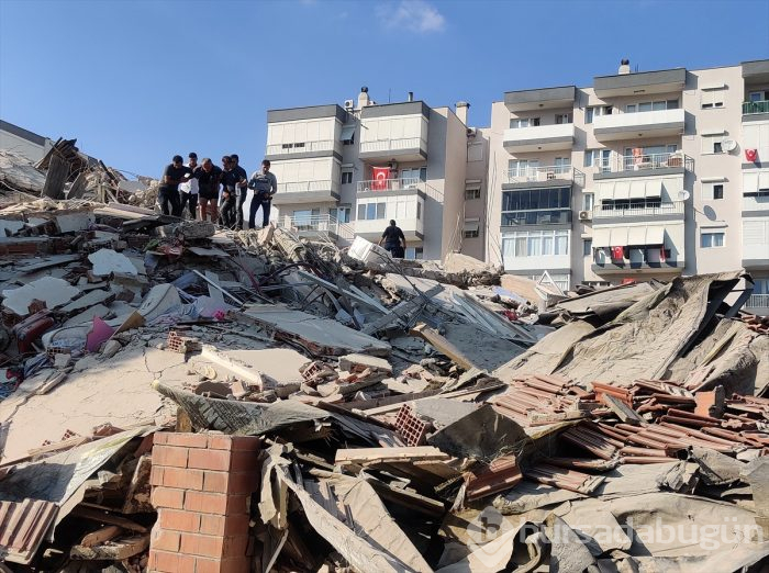 İzmir'deki 6.6'lık depremden kareler