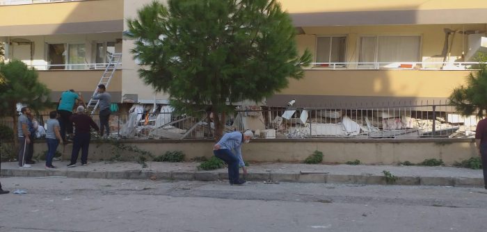 İzmir'deki 6.6'lık depremden kareler