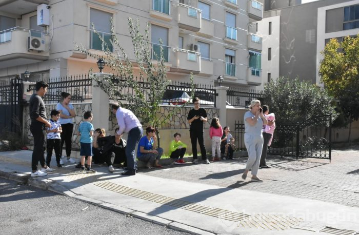 İzmir'deki 6.6'lık depremden kareler