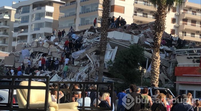 İzmir'deki 6.6'lık depremden kareler
