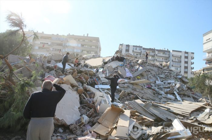 İzmir'deki 6.6'lık depremden kareler