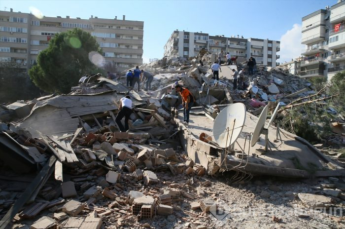 İzmir'deki 6.6'lık depremden kareler