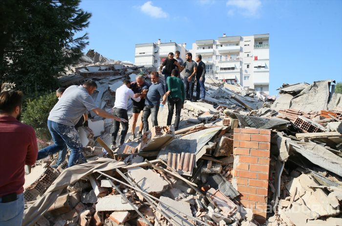 İzmir'deki 6.6'lık depremden kareler