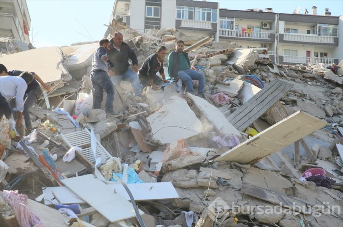 İzmir'deki 6.6'lık depremden kareler