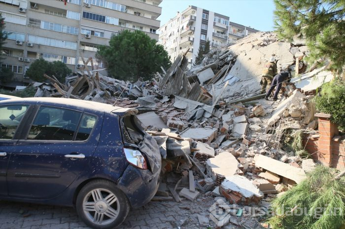 İzmir'deki 6.6'lık depremden kareler