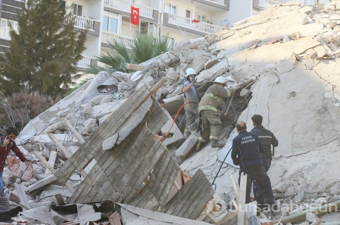 İzmir'deki 6.6'lık depremden kareler