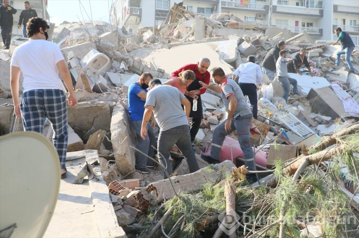 İzmir'deki 6.6'lık depremden kareler