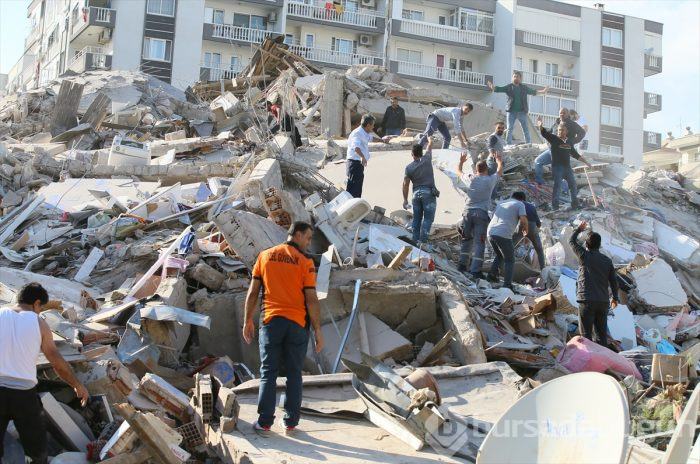 İzmir'deki 6.6'lık depremden kareler