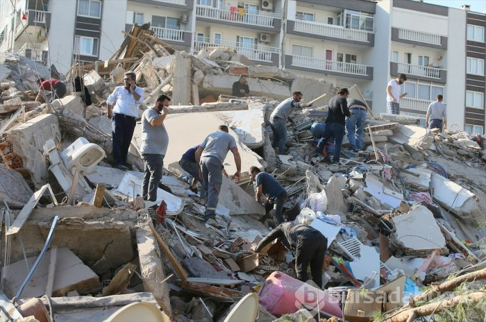 İzmir'deki 6.6'lık depremden kareler