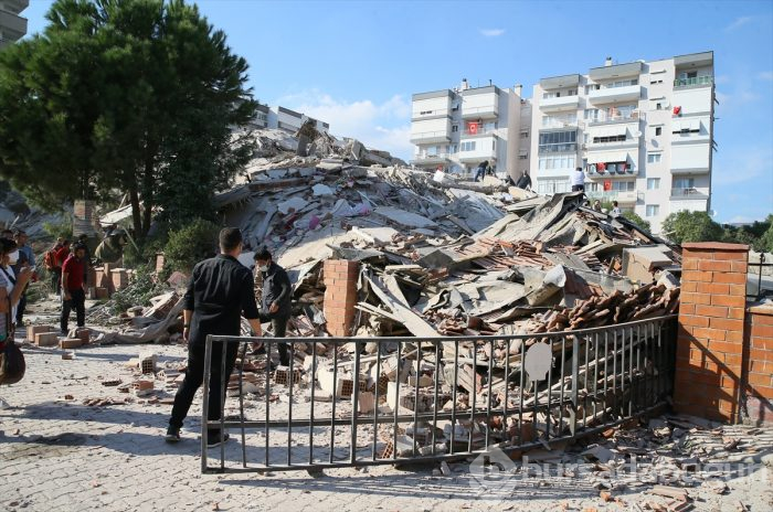 İzmir'deki 6.6'lık depremden kareler