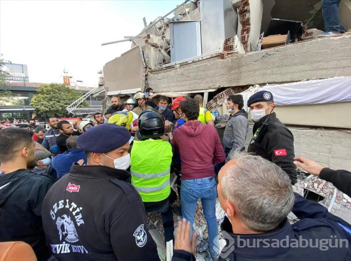 İzmir'deki 6.6'lık depremden kareler