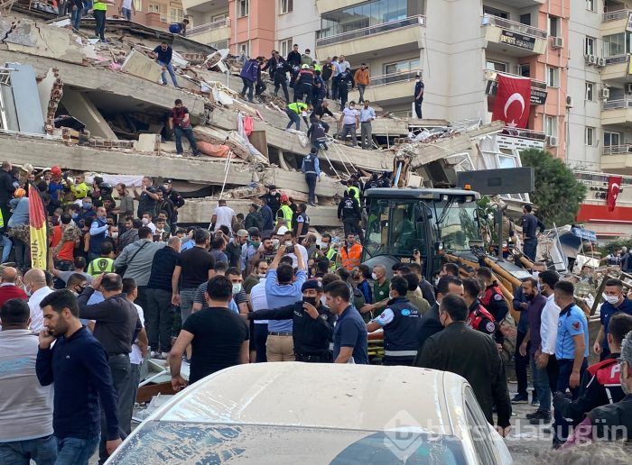 İzmir'deki 6.6'lık depremden kareler