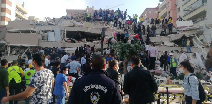 İzmir'deki 6.6'lık depremden kareler