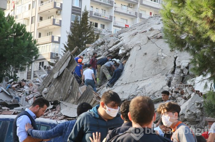 İzmir'deki 6.6'lık depremden kareler