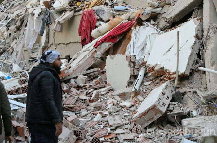 İzmir'deki 6.6'lık depremden kareler
