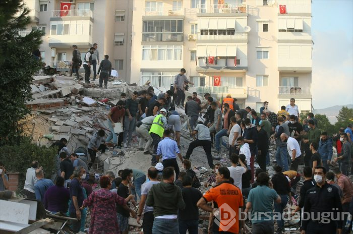 İzmir'deki 6.6'lık depremden kareler