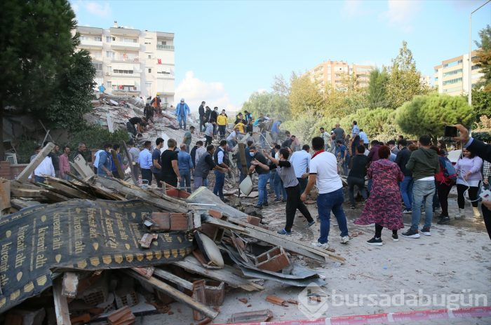 İzmir'deki 6.6'lık depremden kareler