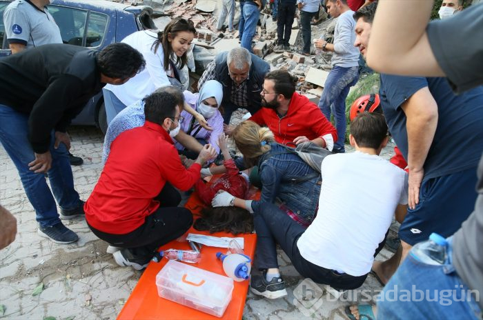 İzmir'deki 6.6'lık depremden kareler