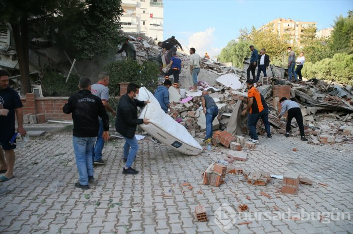 İzmir'deki 6.6'lık depremden kareler