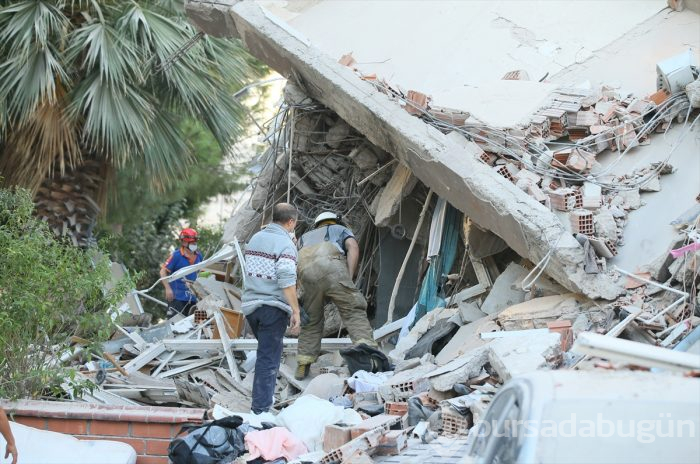 İzmir'deki 6.6'lık depremden kareler