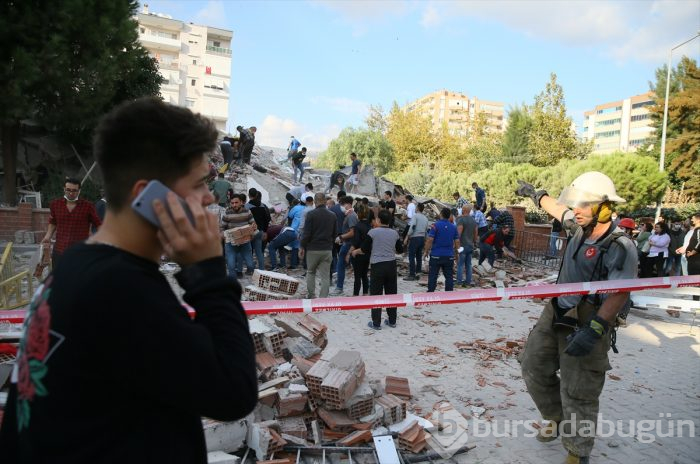 İzmir'deki 6.6'lık depremden kareler