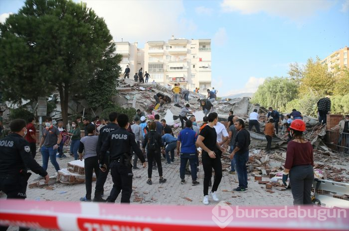 İzmir'deki 6.6'lık depremden kareler
