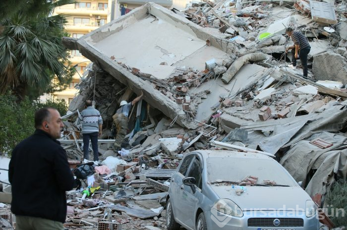 İzmir'deki 6.6'lık depremden kareler