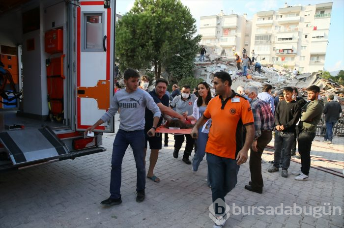 İzmir'deki 6.6'lık depremden kareler