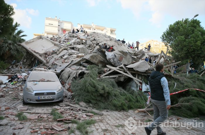 İzmir'deki 6.6'lık depremden kareler