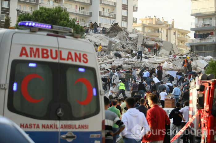 İzmir'deki 6.6'lık depremden kareler
