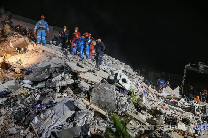 İzmir'deki 6.6'lık depremden kareler