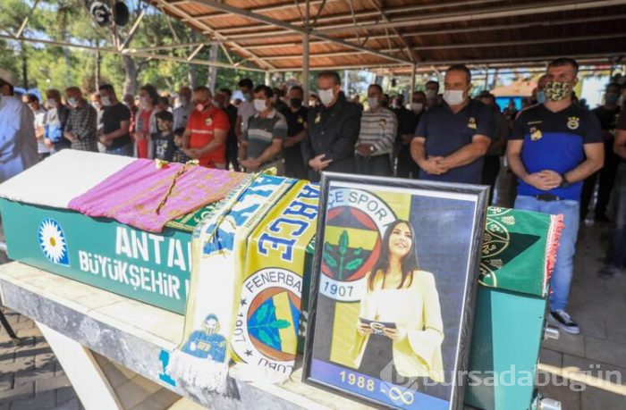 Fenerbahçe TV sunucusu Dilay Kemer'e veda