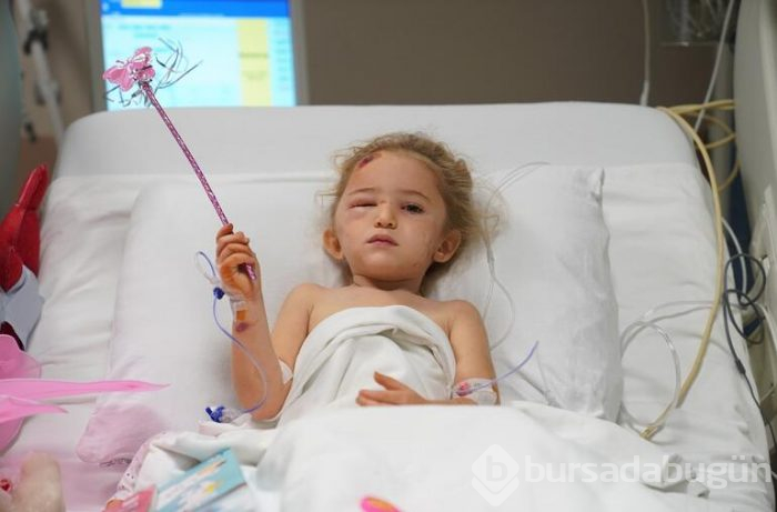 Enkazdan 65 saat sonra çıkarılan Elif'ten görüntüler