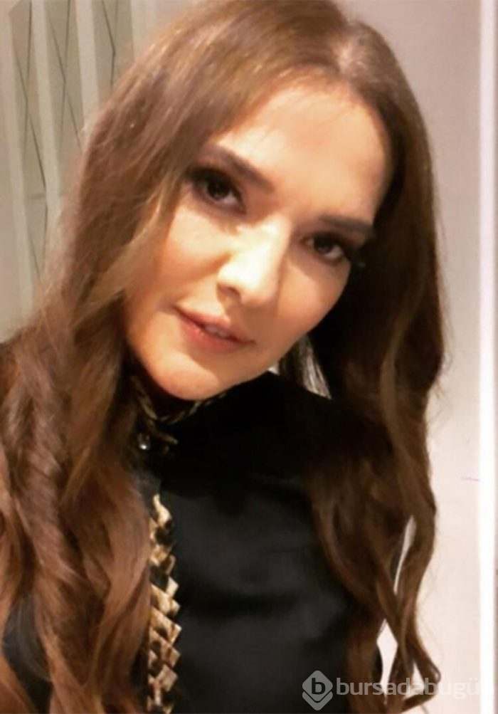Demet Akalın gençlik aşısı yaptırdı...