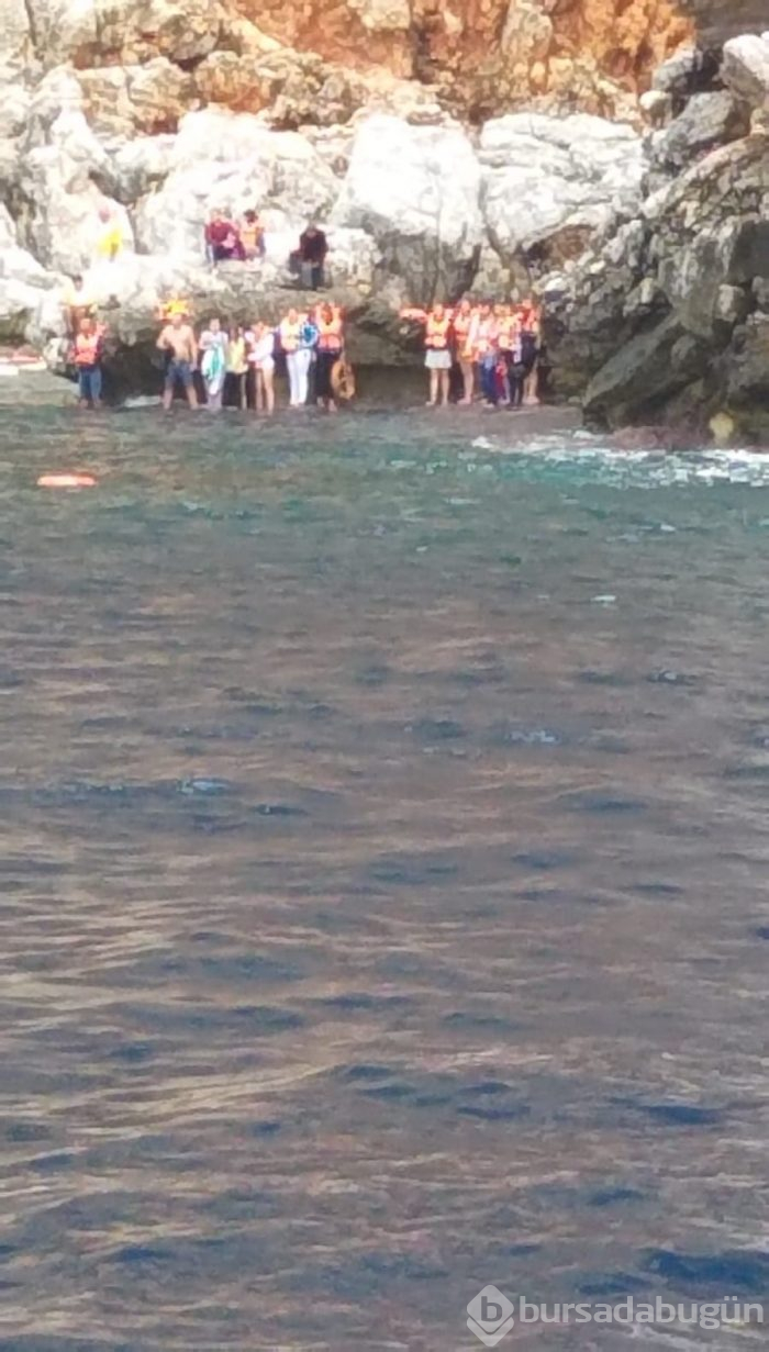 Antalya'da turist teknesi alabora oldu