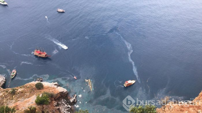Antalya'da turist teknesi alabora oldu
