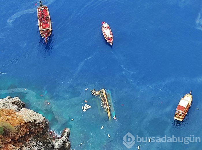 Antalya'da turist teknesi alabora oldu